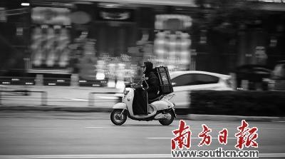 網(wǎng)絡(luò)公司拼“外賣(mài)” ;即時(shí)配送成競(jìng)爭(zhēng)焦點(diǎn)