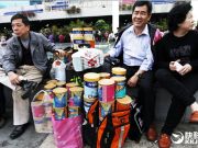 國產奶粉不輸進口：國人依然瘋搶洋奶粉