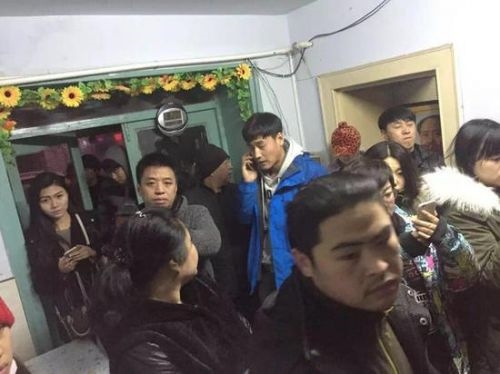 長(zhǎng)春女子虐狗事件刷爆朋友圈：愛(ài)狗人士憤怒討伐