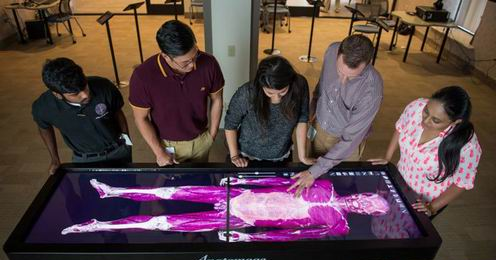 566aa09ad13cf.png 虛實的力量:醫學里的VR世界正在改變著什么?