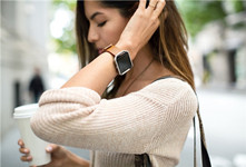 fitbit在CES上發布新產品:表帶表框都能換!