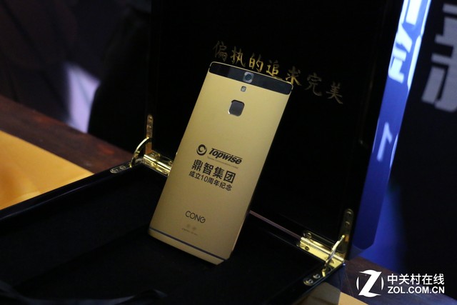售價12888元 青蔥metal 黃金版手機發(fā)布 