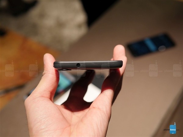 略丑的個(gè)性設(shè)計(jì) HTC Desire三新機(jī)上手