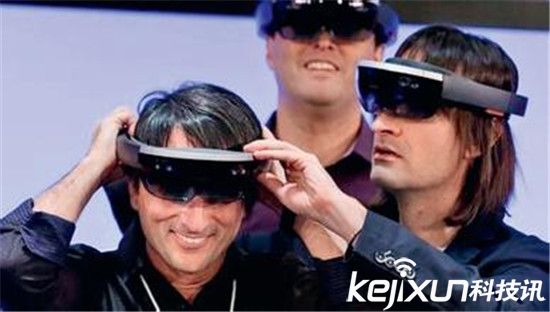 AR竟完虐VR技術(shù)?微軟HoloLens演示