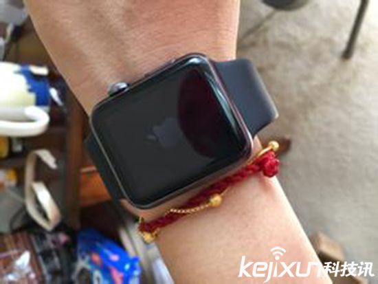 iwatch2換屏高能 蘋果收購這個屏幕到底是什么？