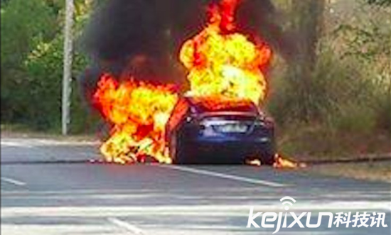 特斯拉電動汽車起火！ 一波未平一波又起