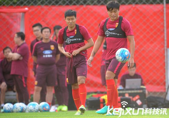 國(guó)足沈陽備戰(zhàn)下場(chǎng)同伊朗比賽 隊(duì)員訓(xùn)練身上所穿內(nèi)衣是什么?