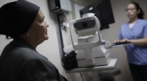 不只是玩游戲 很快就能用手機(jī)和VR測(cè)試眼睛了