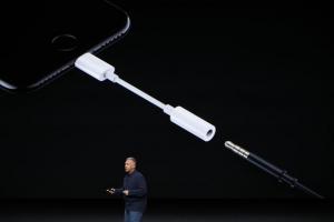 iPhone 7取消耳機孔不是問題 電池續(xù)航糟糕