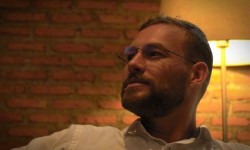 Gauss多功能眼鏡:耍酷護(hù)眼都用得上