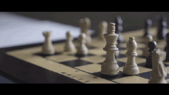 這棋盤有哈利的魔法？隔著地球也能對戰(zhàn)下棋