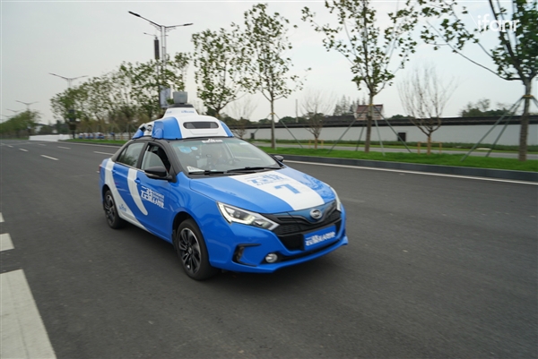 百度無(wú)人車(chē)亮相烏鎮(zhèn) 內(nèi)景首曝光:顯示屏搶眼