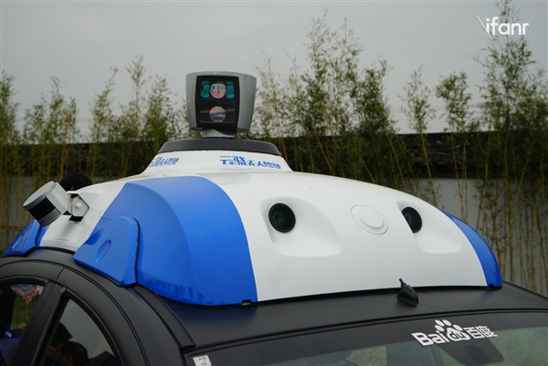 百度無(wú)人車(chē)亮相烏鎮(zhèn) 內(nèi)景首曝光:顯示屏搶眼