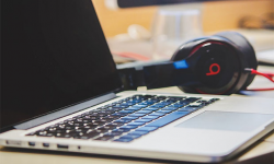 耳機遭到攻擊后：你躲被窩里看的啥黑客可能全知道