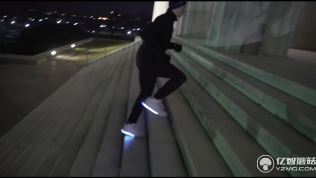 夜跑不炫酷怎么行！這雙熒光鞋子讓你炫起來