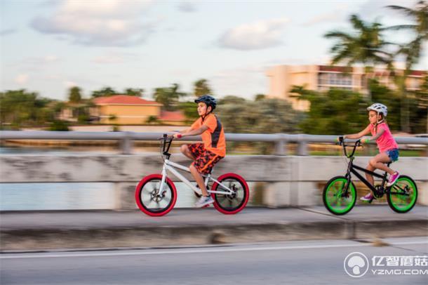 真·玩的飛起系列：電動(dòng)版BMX極限運(yùn)動(dòng)小輪車