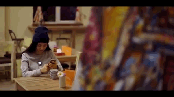 能聯網的智能吊墜 這回女友的照片可以隨時更新了