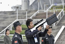 武漢警方配備無人機(jī)反制槍  發(fā)射電磁波對(duì)抗黑飛