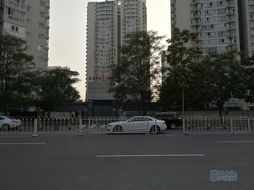 一加5和榮耀9對比評測：實(shí)用性再戰(zhàn)顏值 相差300元怎么選？