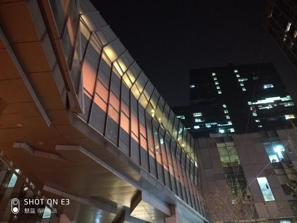 魅藍(lán)E3和努比亞Z18mini哪個(gè)好？nubia Z18mini與魅藍(lán)E3區(qū)別對比