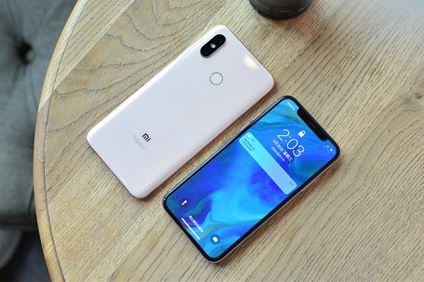 小米8透明探索版和小米8哪個好？小米8對比透明探索版區別