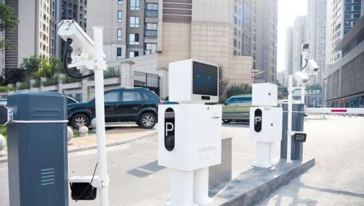 停車機(jī)器人上崗 實(shí)現(xiàn)停車場無人值守